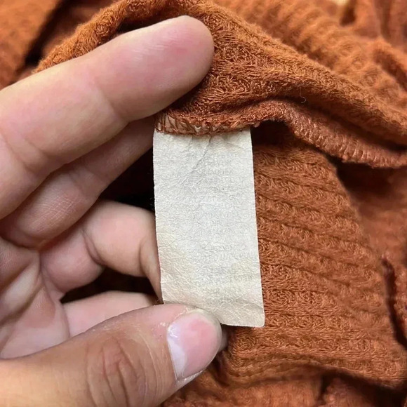 Love Wins Sweater Size M - Picture 5 of 5